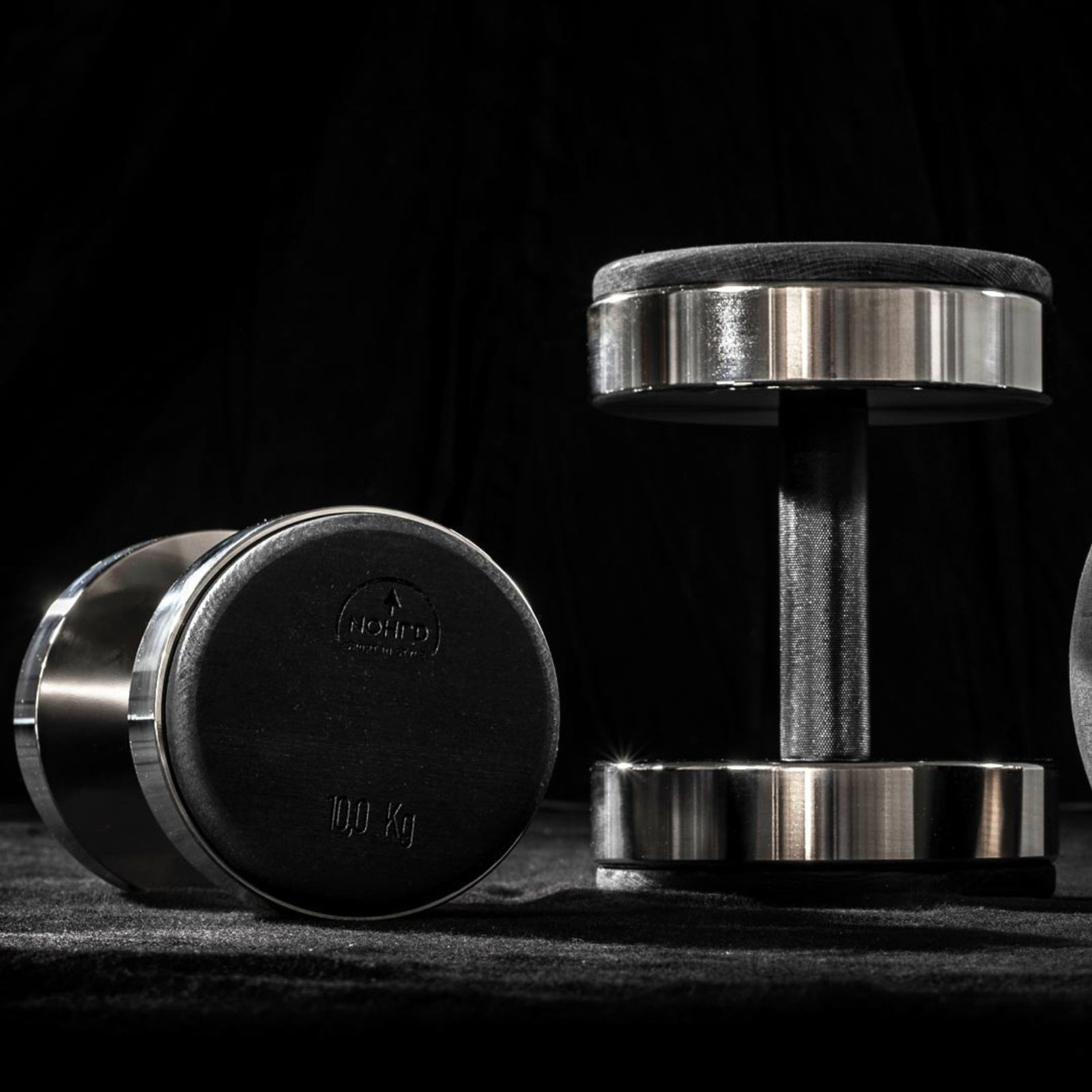NOHRD Dumbbells Set Zwart – Gewichten met opslagrek – Gebeitst eikenhout